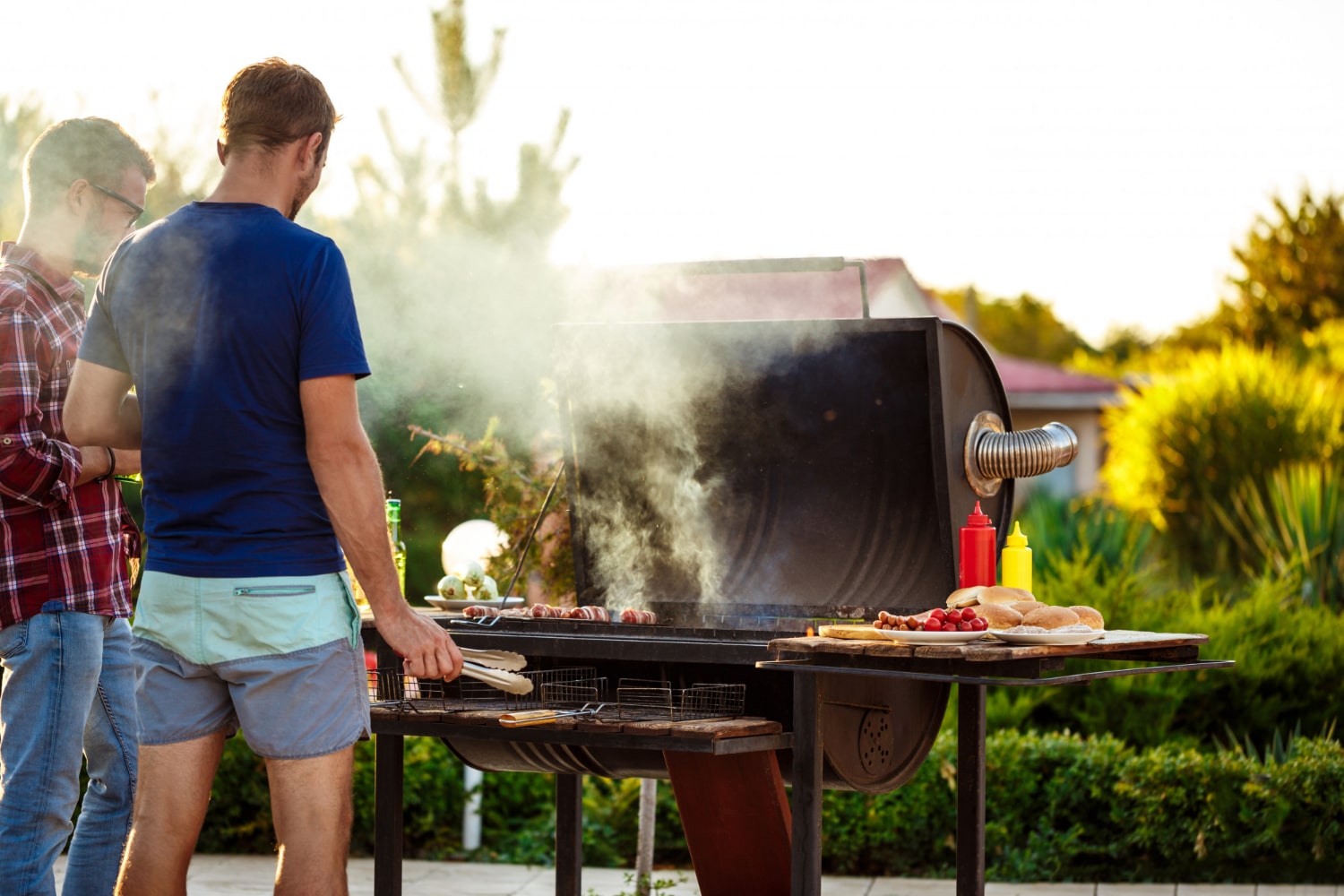 Dit is waarom mannen die barbecuen langer (en gelukkiger) leven