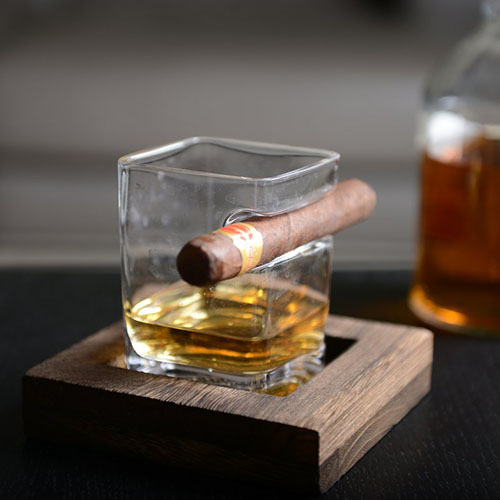 Whisky glas met sigaren houder - Houten onderzetter